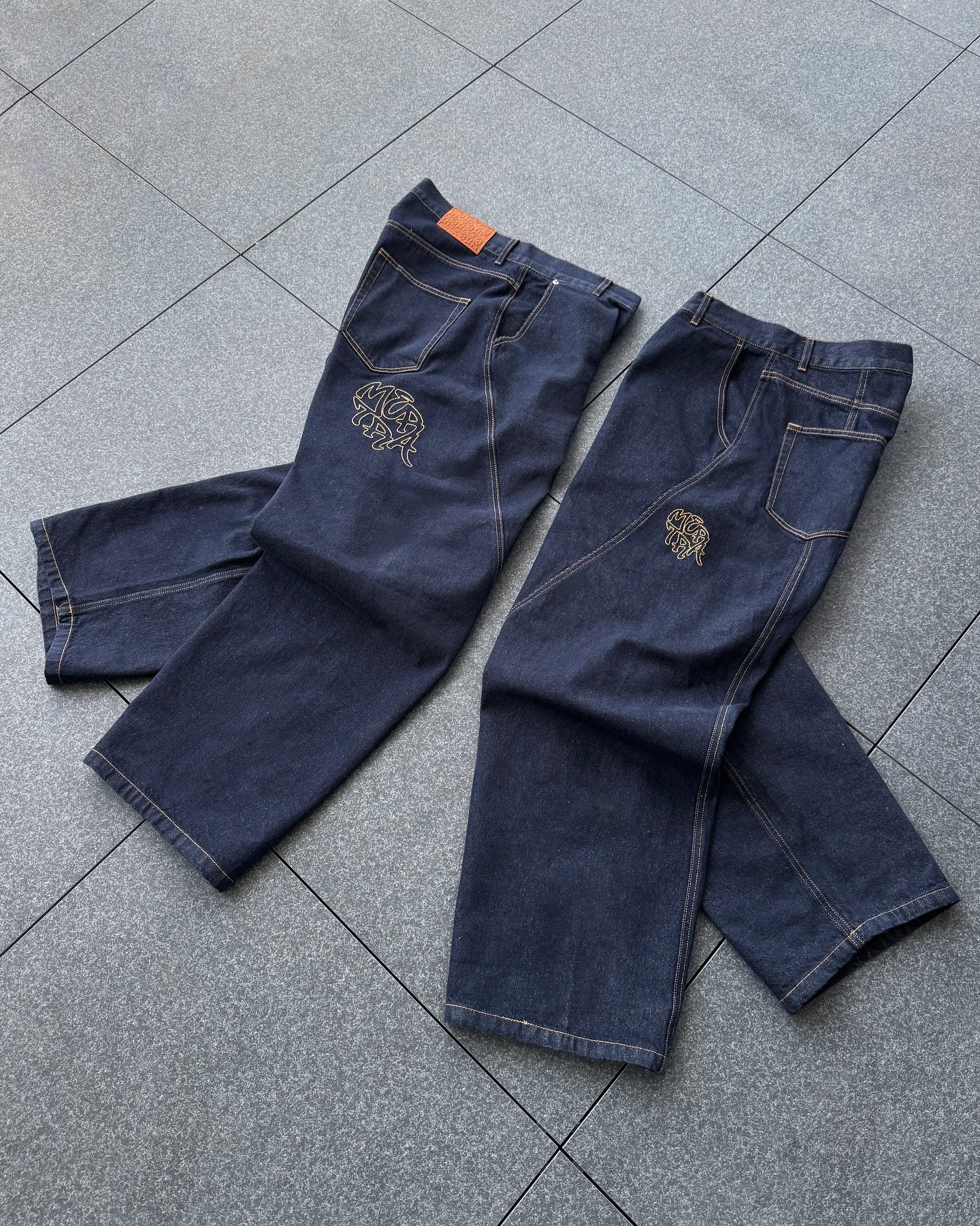 475652281_18022457783641675_2920947477660598019_n.jpg A Mertra Navy Jeans - Image 1